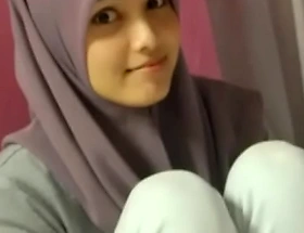 Aksi Gadis Melayu Telanjang
