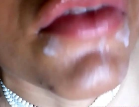 Dominante ebony milf trifft echten user und macht mit ihm fetisch session