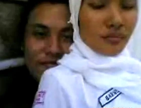 Indonesia - Jilbab Hijab Ngentot Belakang Bangunan