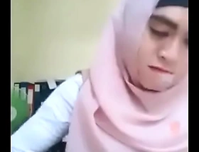 cewek indon tudung tayang tetek