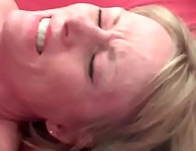 Fellow-feeling a amour Grandma In Red In Bed