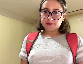 Mi compañero de clase accidentalmente se corre dentro de mí.